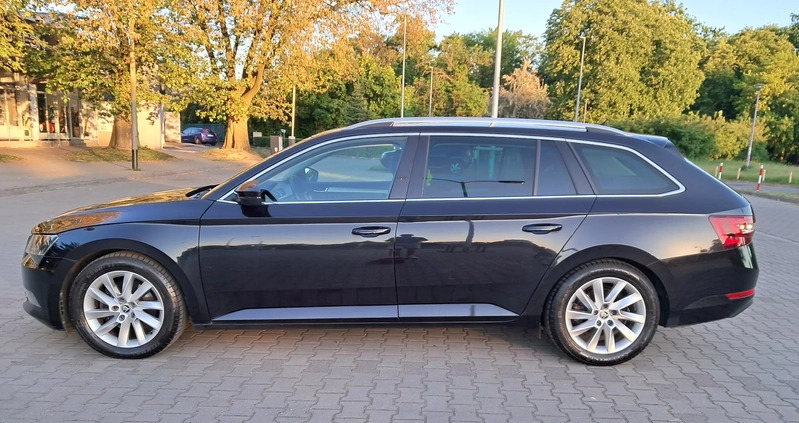 Skoda Superb cena 69495 przebieg: 131000, rok produkcji 2016 z Wrocław małe 106